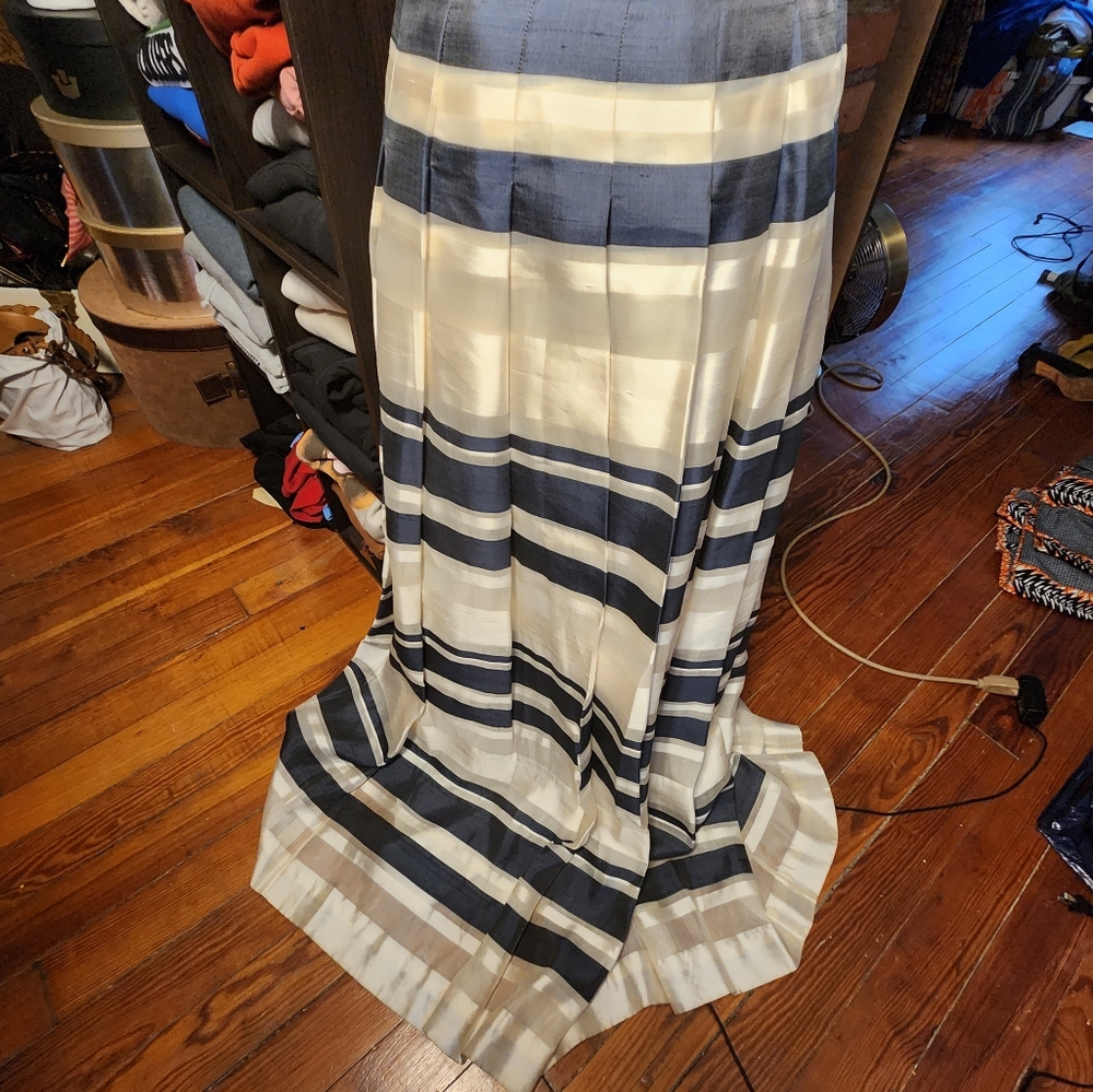 Dana Buchman silk ball skirt size 2